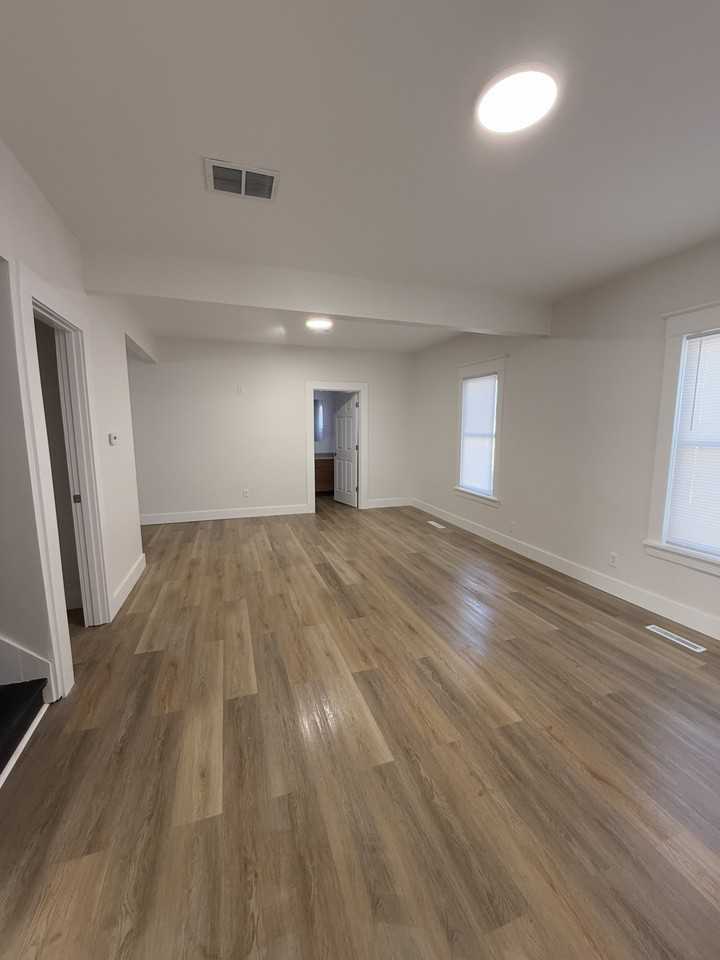 1023 S 25th St - Photo 5 of 12