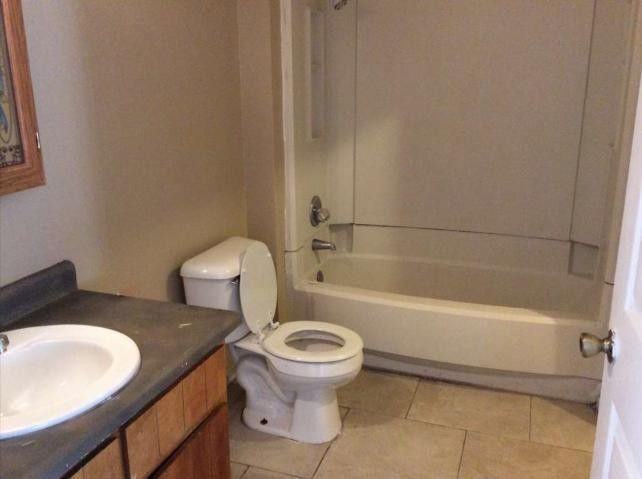 541 Palomas Dr Se #B - Photo 2 of 9