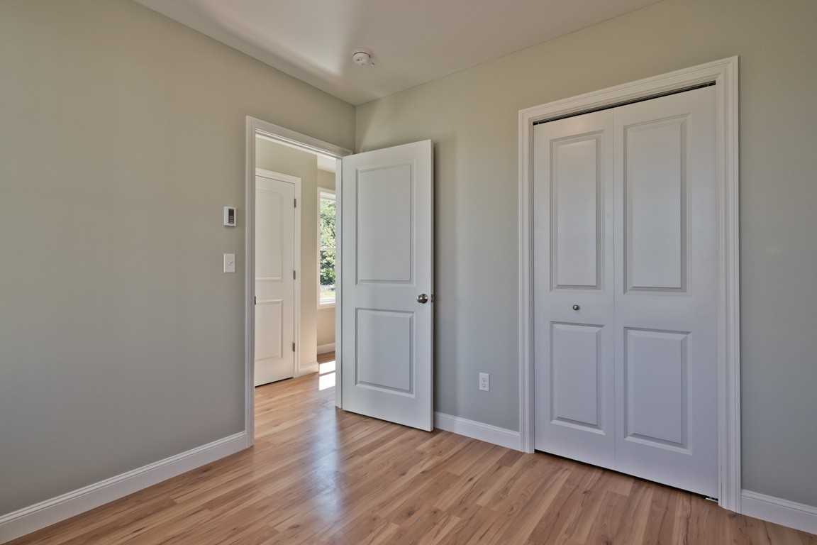 298 Portland Rd - Photo 5 of 26