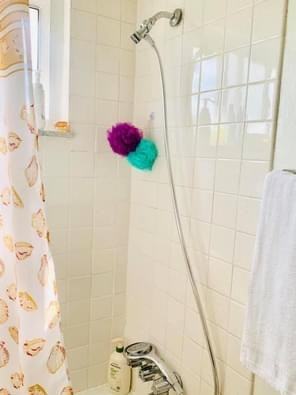 137 Greenwood Ave #1 - Photo 3 of 8