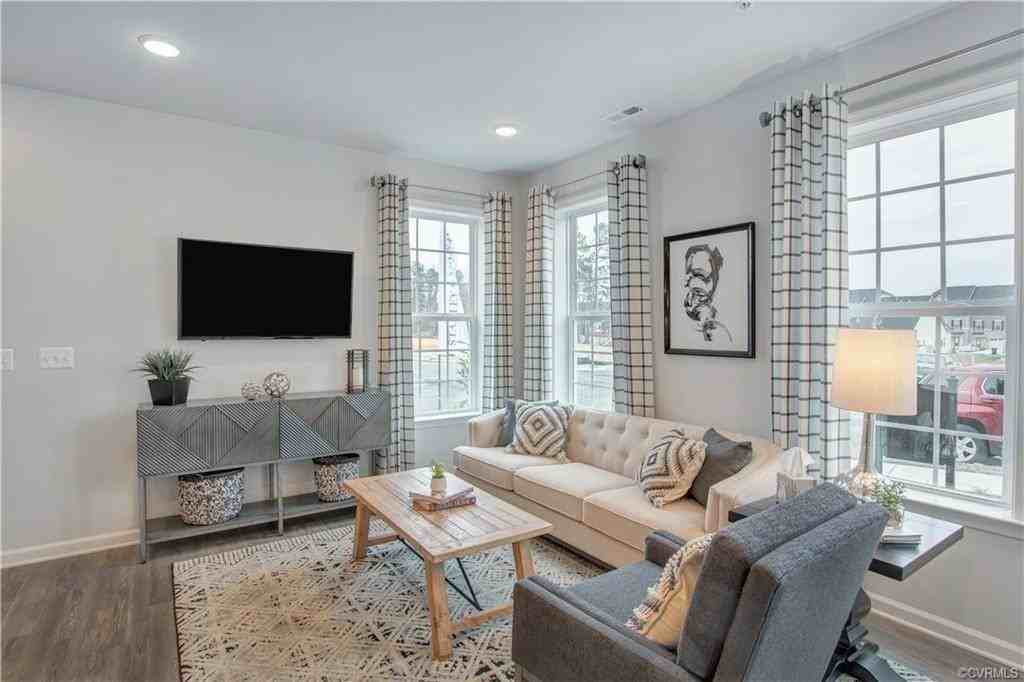 8028 Wistar Glen Dr - Photo 5 of 26