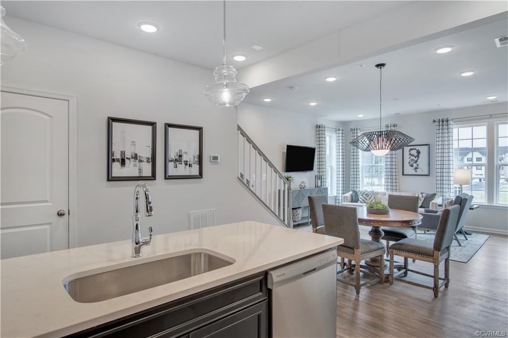 8028 Wistar Glen Dr - Photo 6 of 26