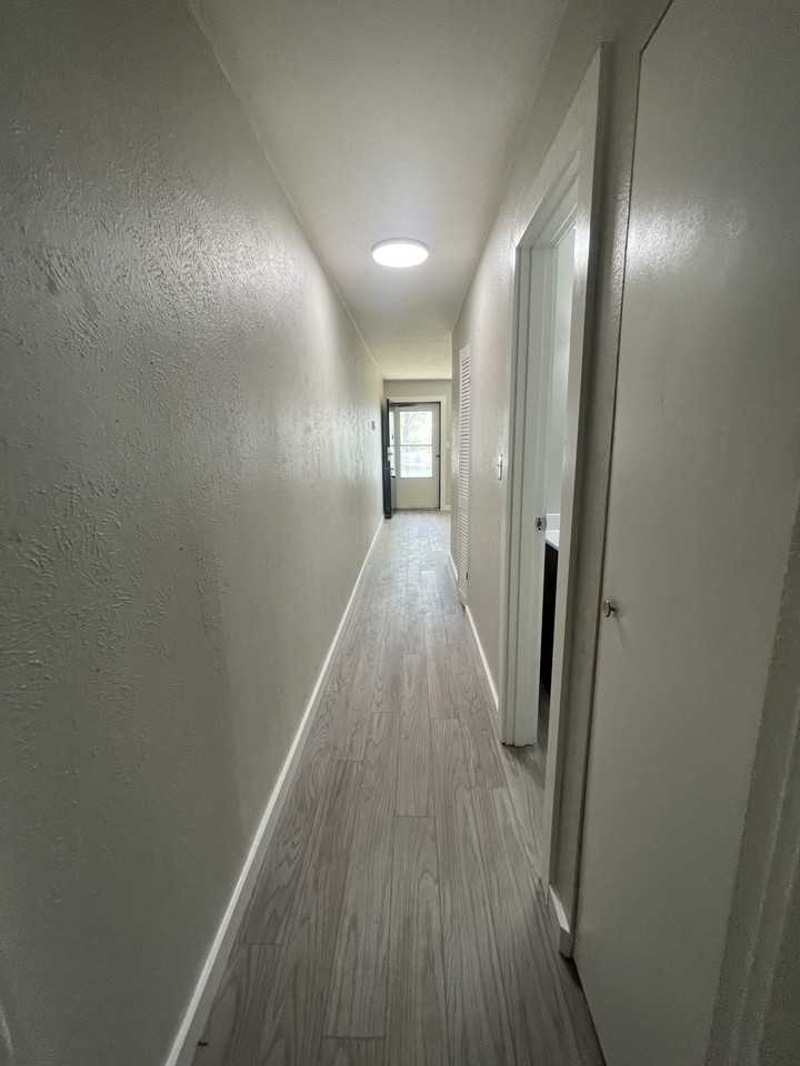 1101 E Bronson St #H - Photo 2 of 8