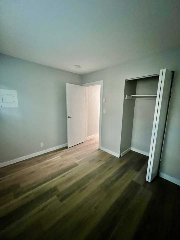 1101 E Bronson St #H - Photo 7 of 8