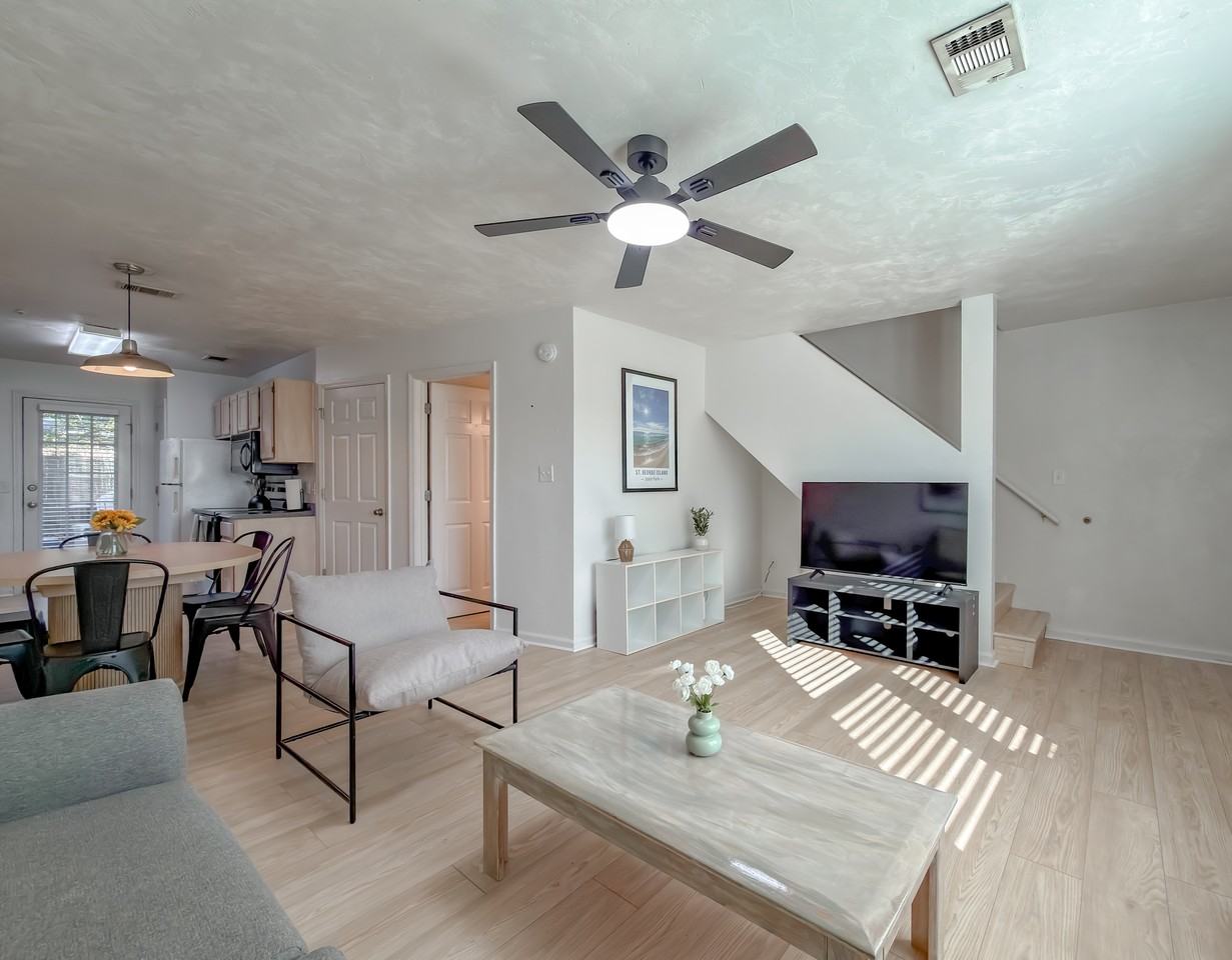 1340 Hancock St #C - Photo 3 of 26
