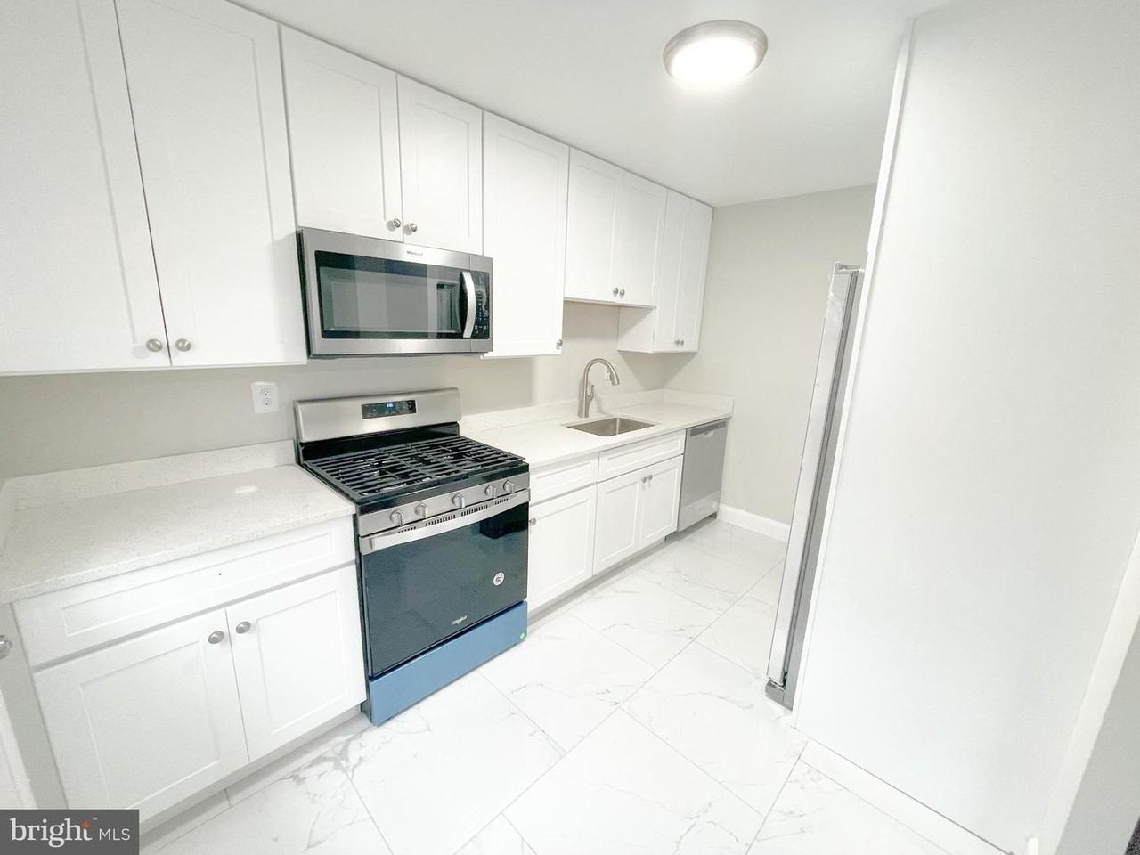 610 Suffolk Ave - Photo 2 of 10