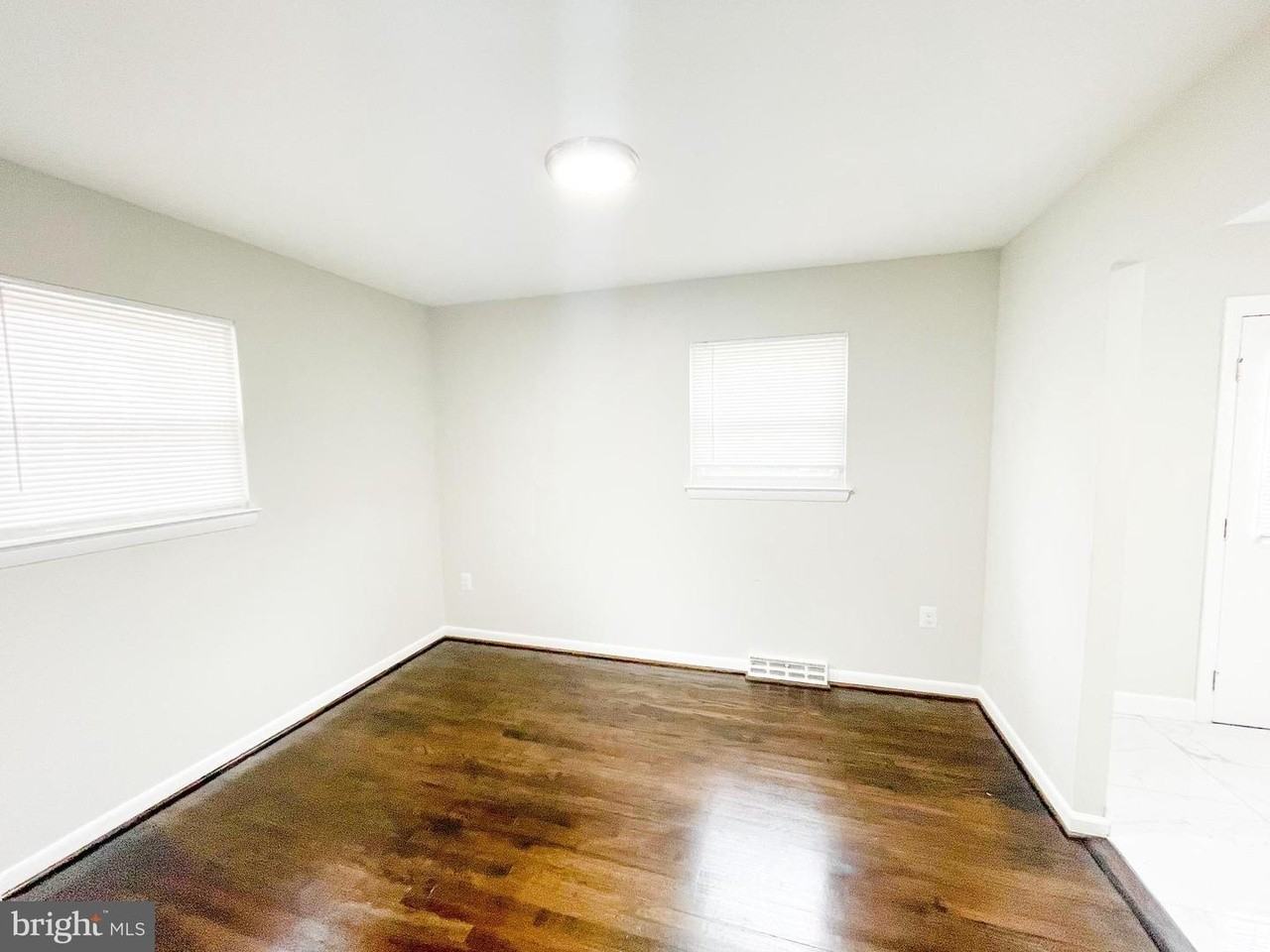 610 Suffolk Ave - Photo 3 of 10