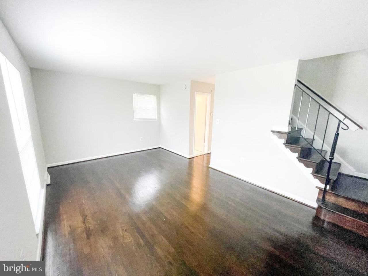 610 Suffolk Ave - Photo 4 of 10