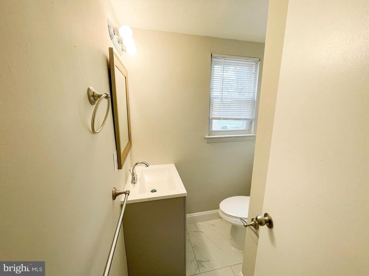 610 Suffolk Ave - Photo 7 of 10