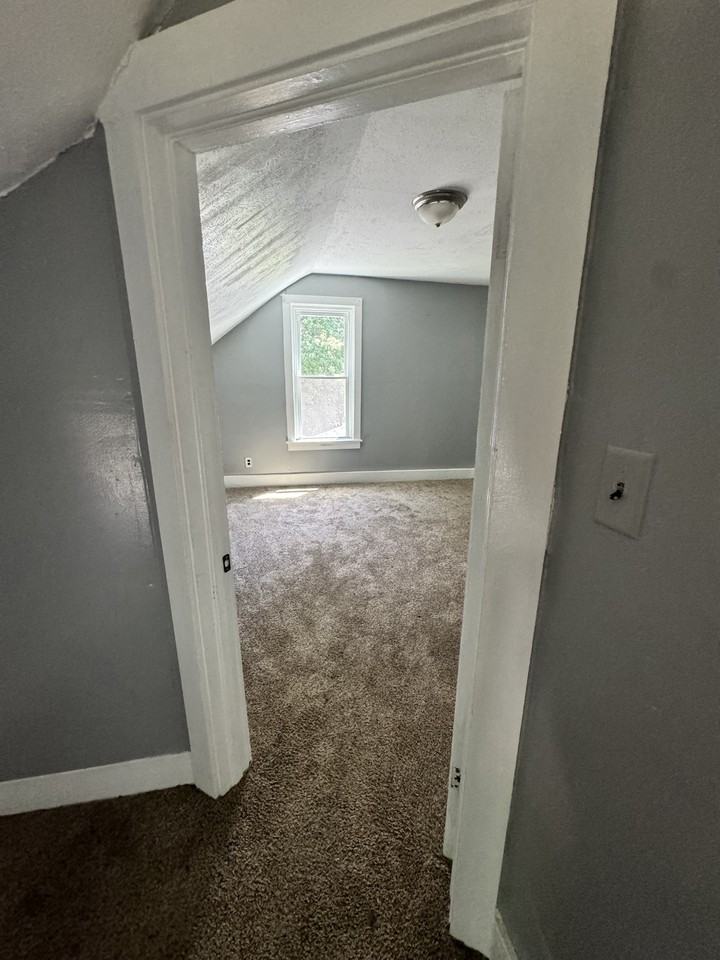 1509 Krau St - Photo 3 of 12