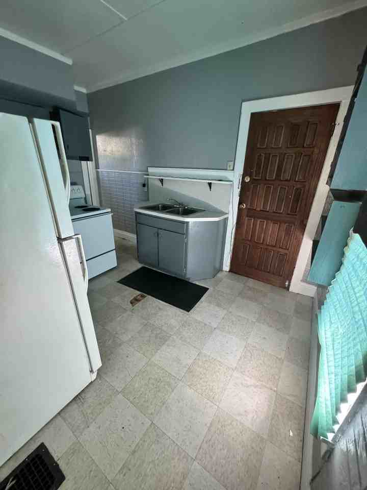 1509 Krau St - Photo 6 of 12