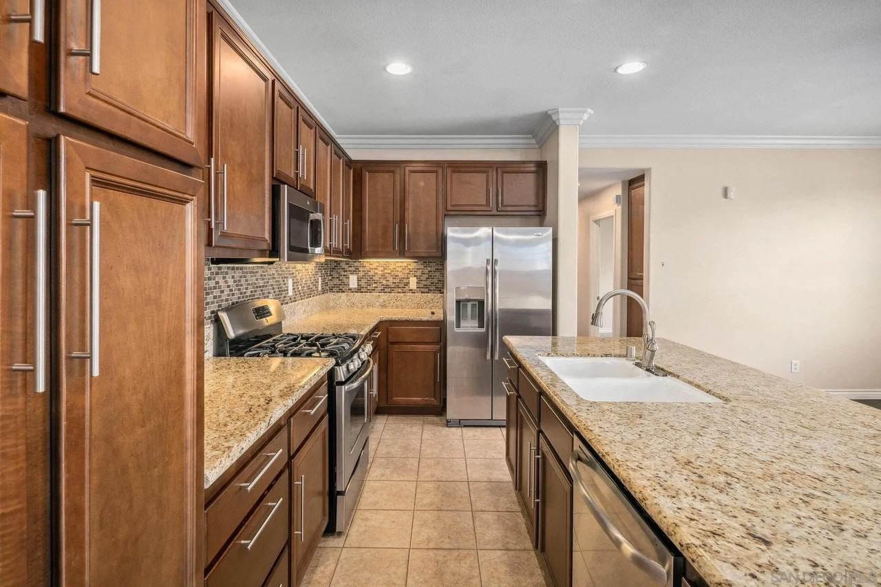 1618 Moonbeam Ln - Photo 2 of 30