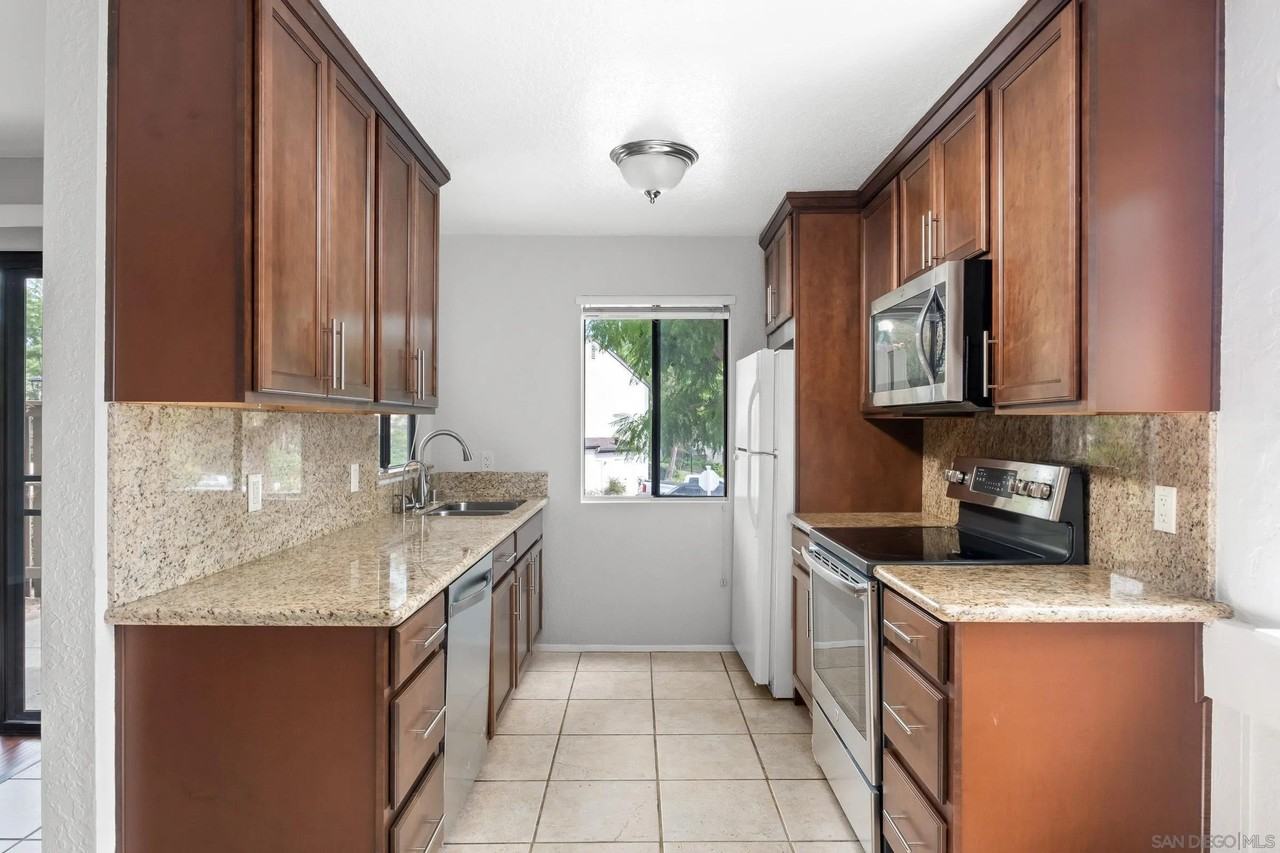 9849 Caminito Marlock Apt 21 #21 - Photo 4 of 11