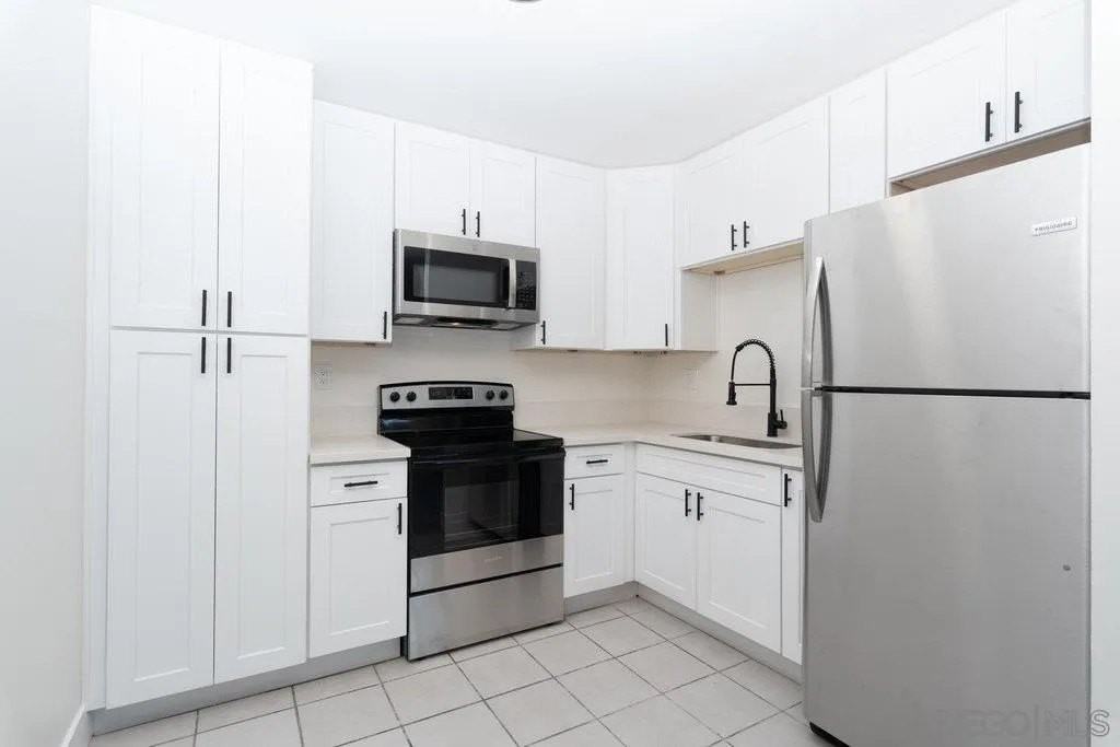 1642 C Ave - Photo 3 of 22