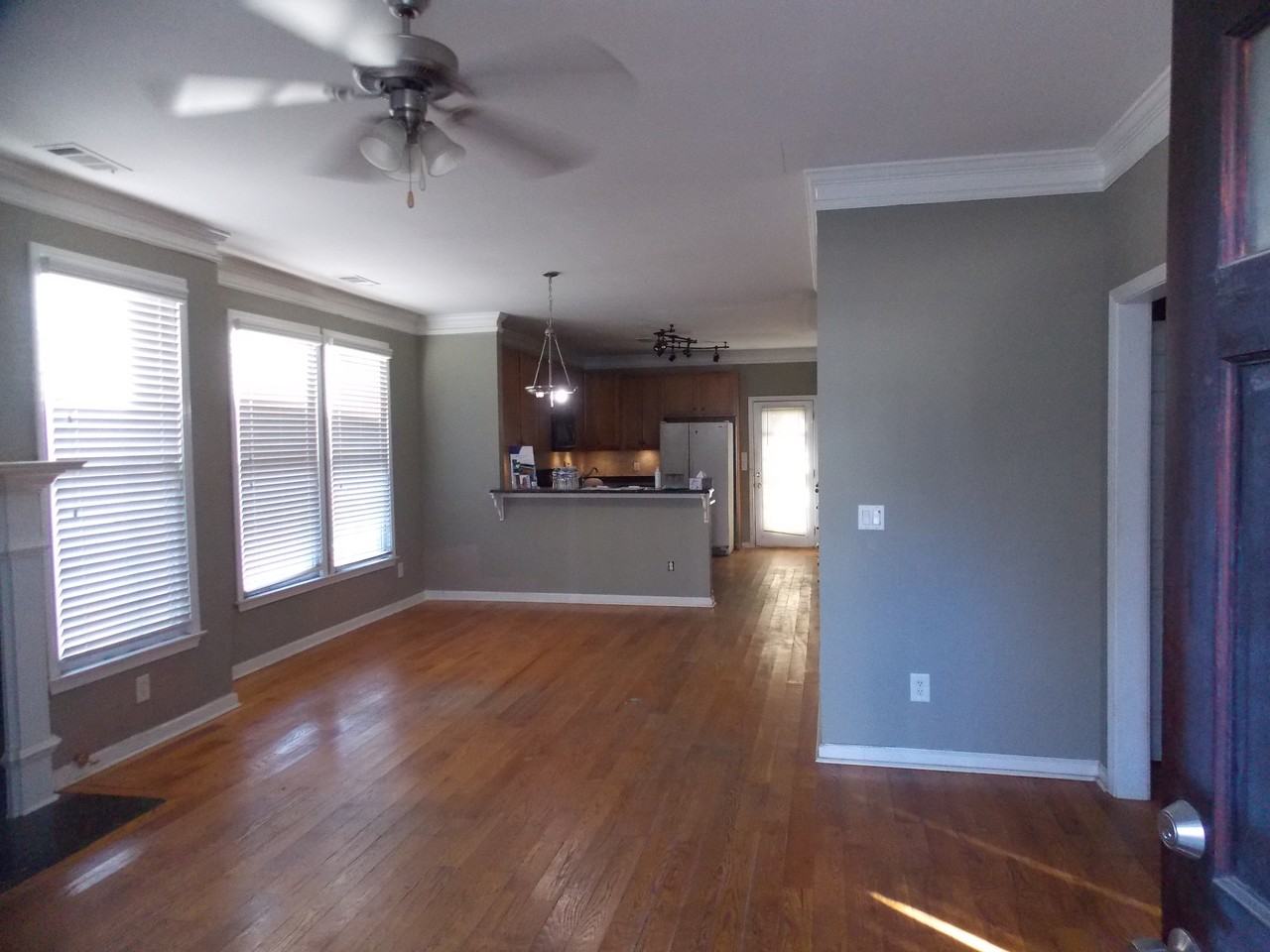 1378 Lucile Ave Sw - Photo 3 of 15