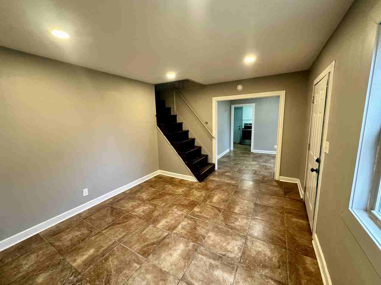 132 King St - Photo 3 of 17