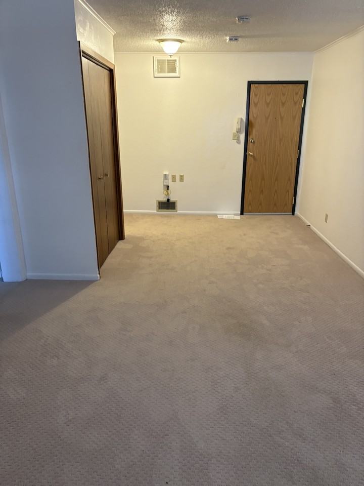 919 6th St #206 - Photo 3 of 8