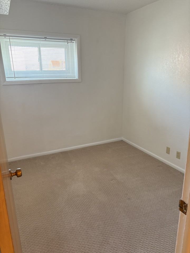 919 6th St #206 - Photo 4 of 8