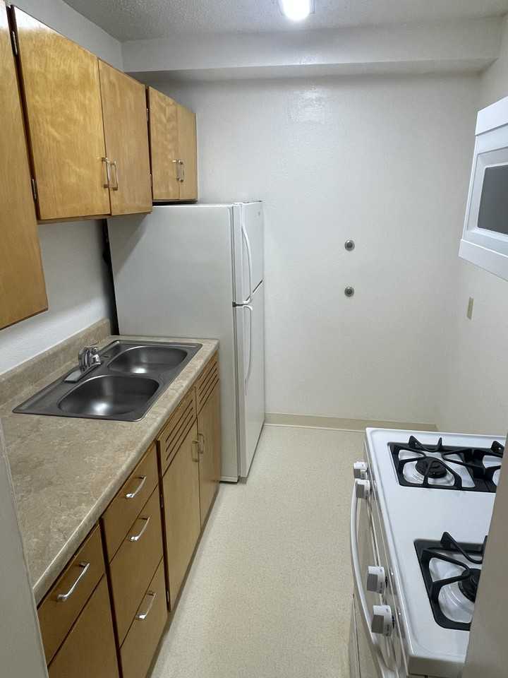 919 6th St #206 - Photo 6 of 8