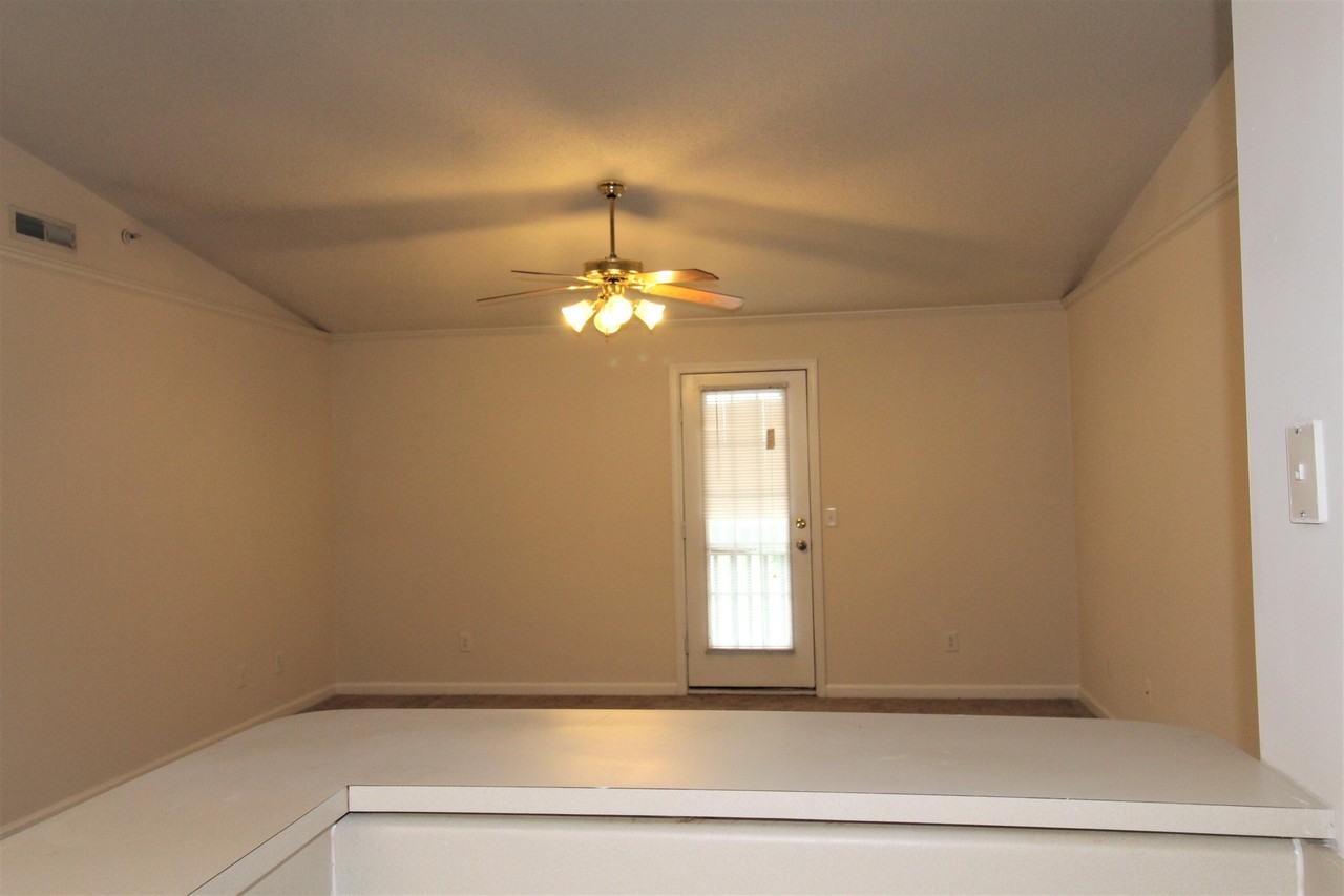 1225 Tryon St - Photo 4 of 14