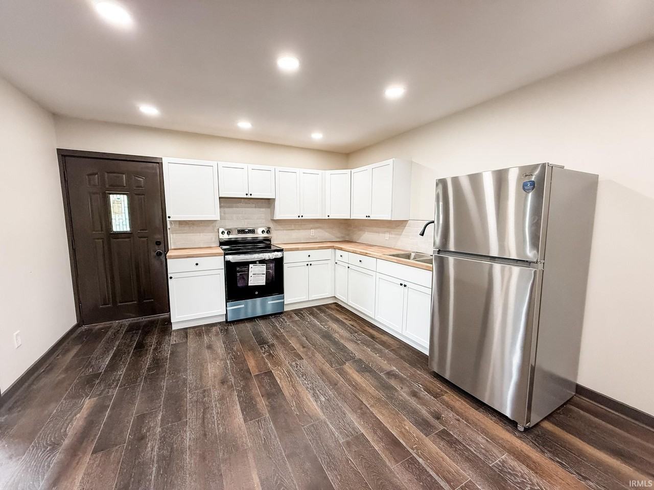 1900 N Market St - Photo 2 of 9