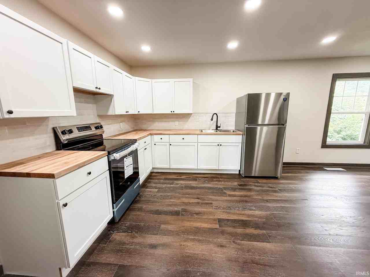 1900 N Market St - Photo 3 of 9