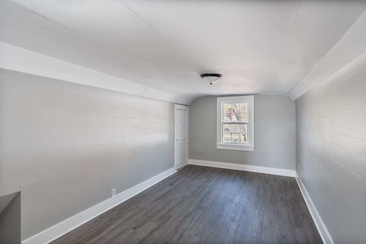 611 E Main St - Photo 4 of 15