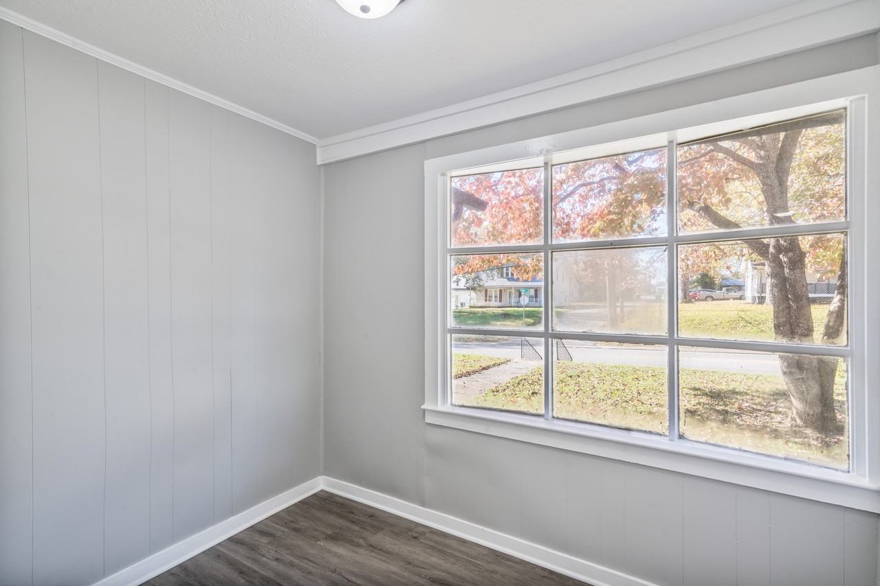 611 E Main St - Photo 5 of 15