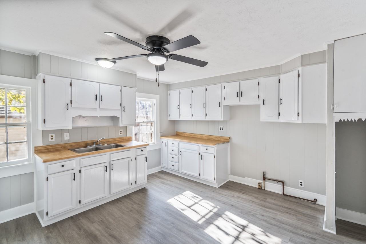 611 E Main St - Photo 7 of 15