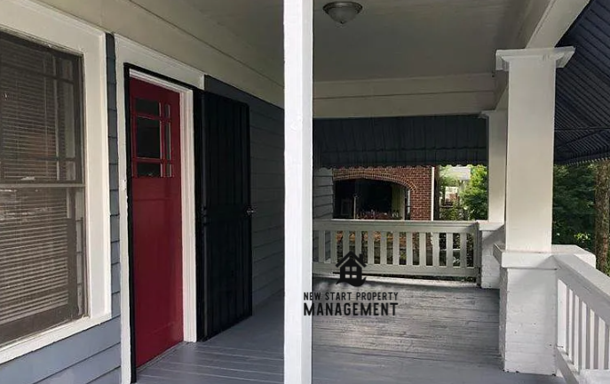 804 Moreland Ave Se - Photo 2 of 11