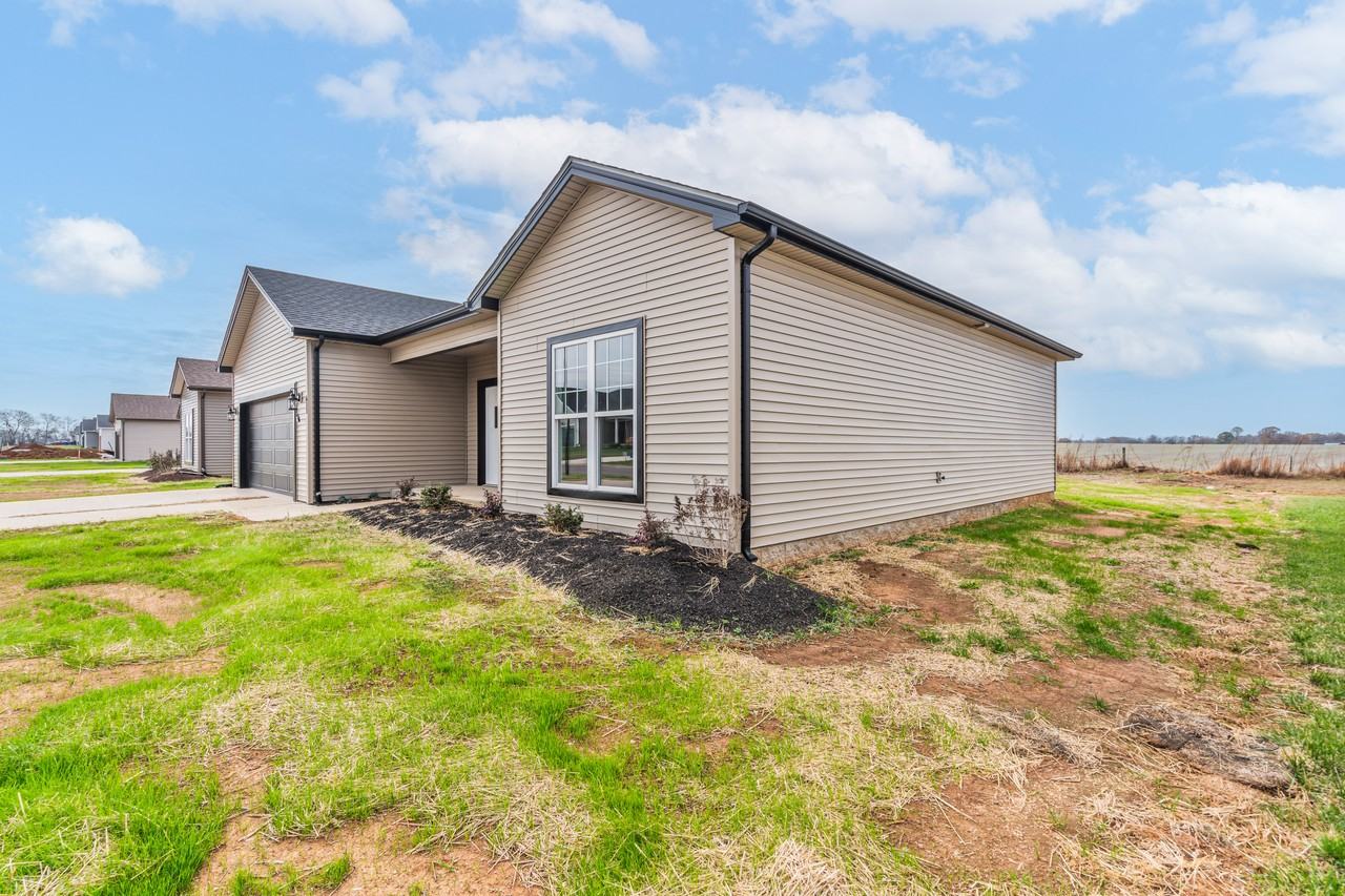 611 Victoria Way - Photo 2 of 11