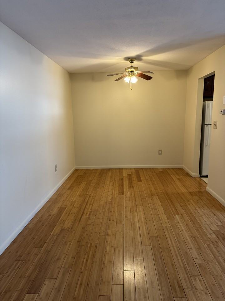 144 Oakwood Ave #A3 - Photo 3 of 9