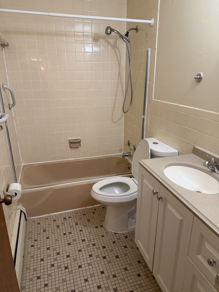 144 Oakwood Ave #A3 - Photo 6 of 9