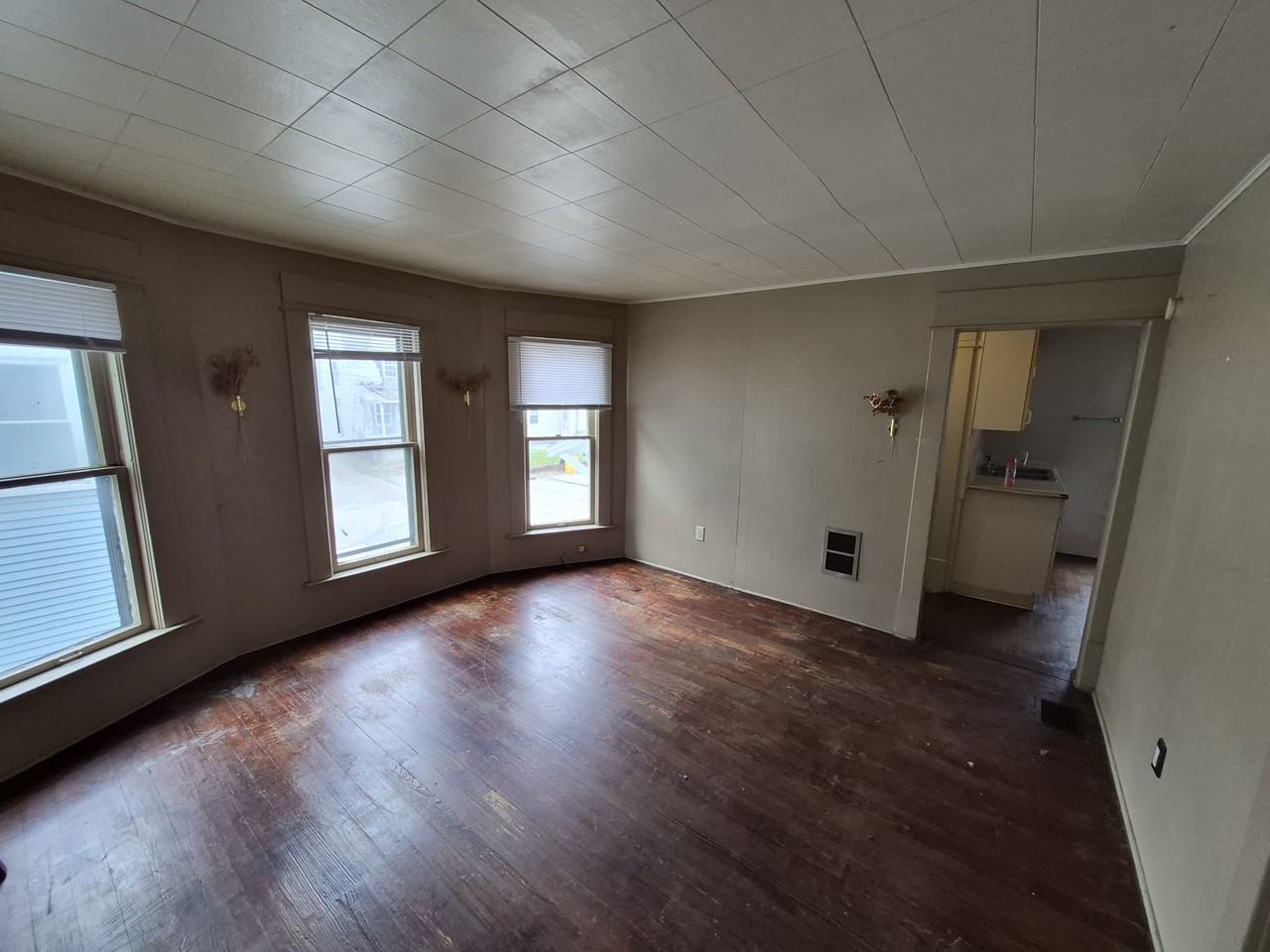 170 Marion Ave #3 - Photo 5 of 6