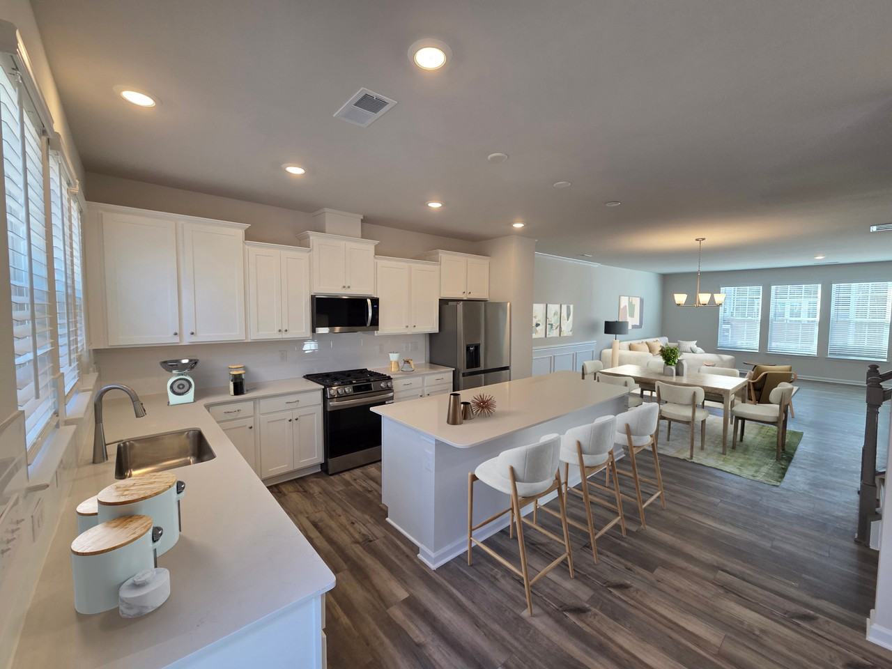 1040 Bandon Dr - Photo 3 of 5