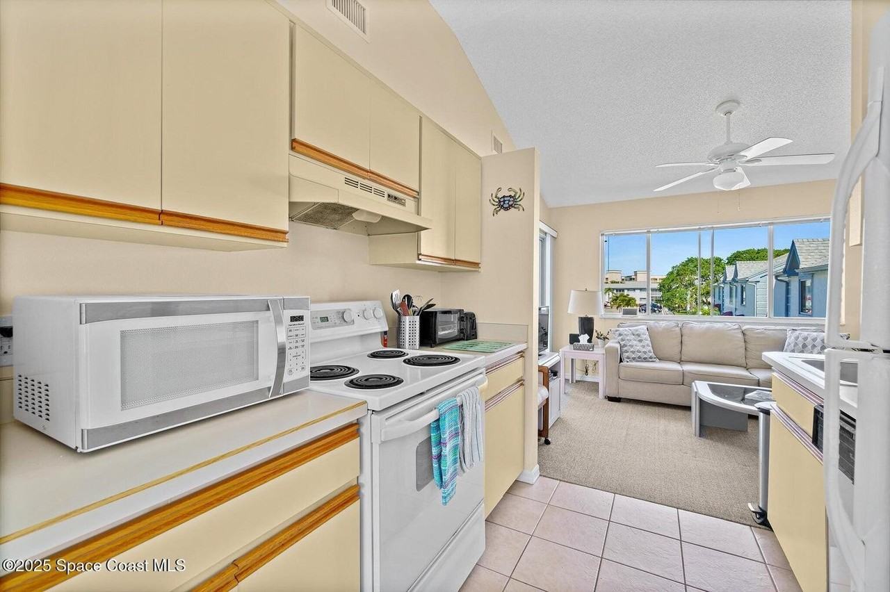 626 Beach Park Ln Unit V266 #V266 - Photo 7 of 37