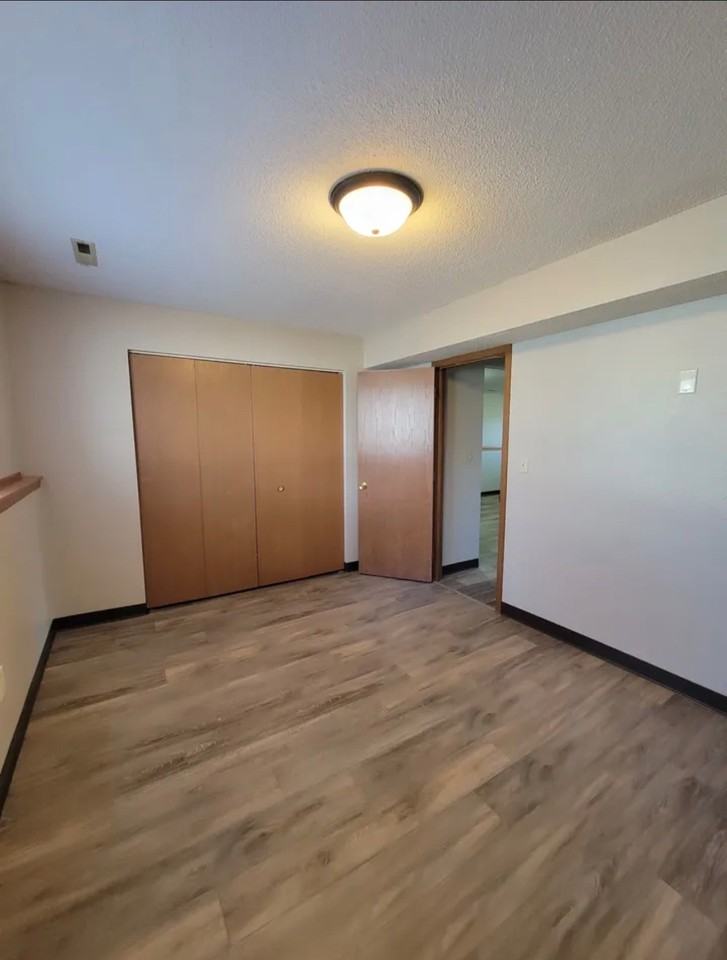 1026 Castlewood Dr - Photo 6 of 7