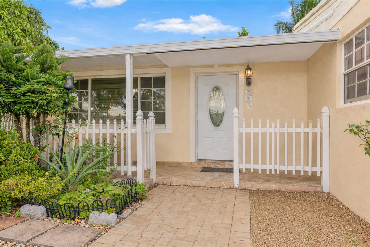 1041 Nw 196th Ter - Photo 2 of 10