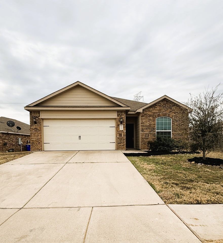 120 Rushmore Ln - Photo 2 of 23