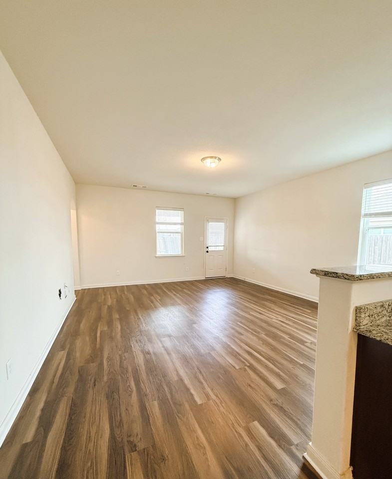 120 Rushmore Ln - Photo 3 of 23