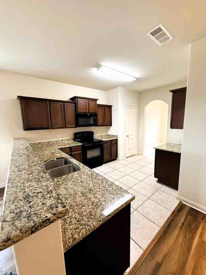 120 Rushmore Ln - Photo 7 of 23