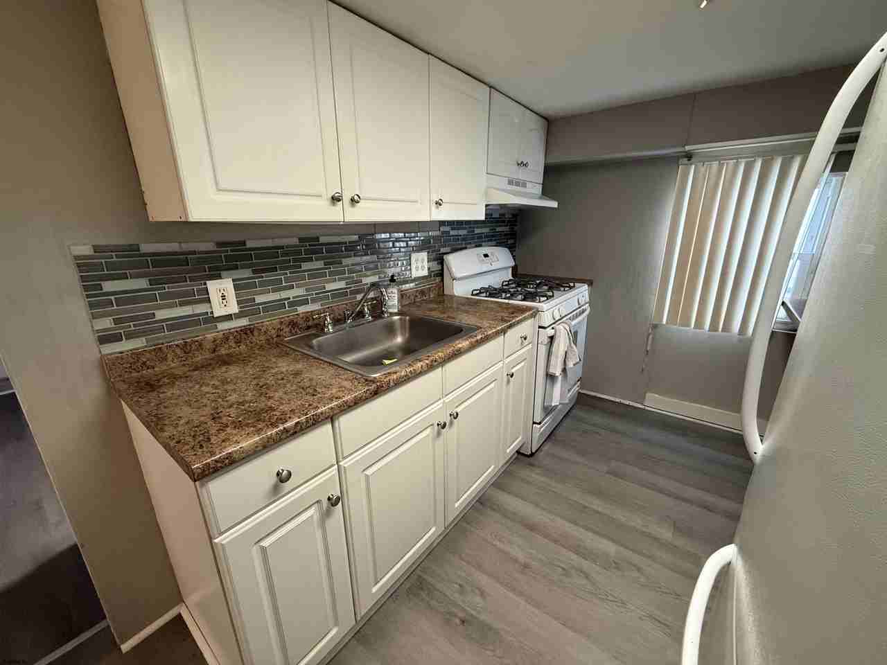 105 N Richards Ave - Photo 5 of 18