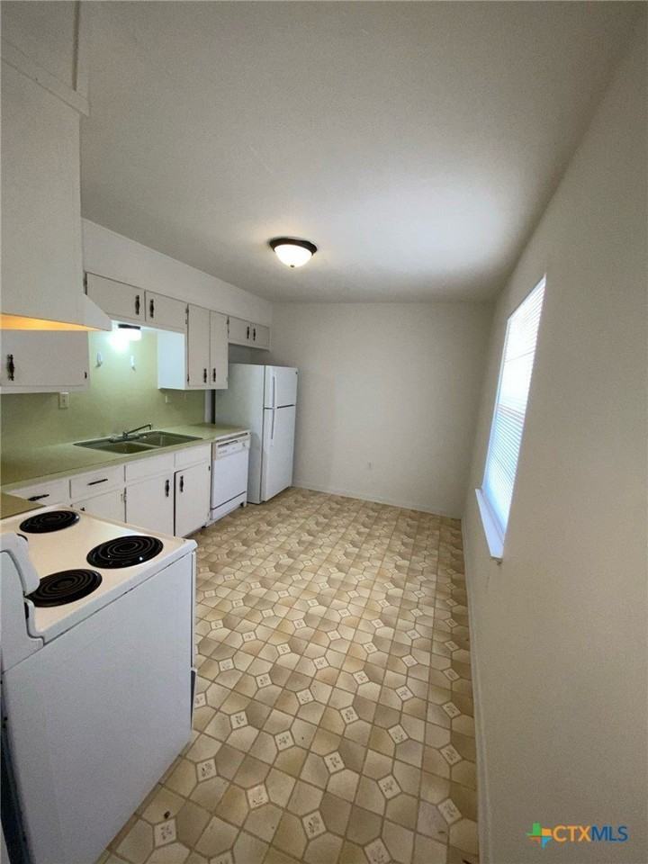 307 Sunset Ln Apt 6 #6 - Photo 2 of 6