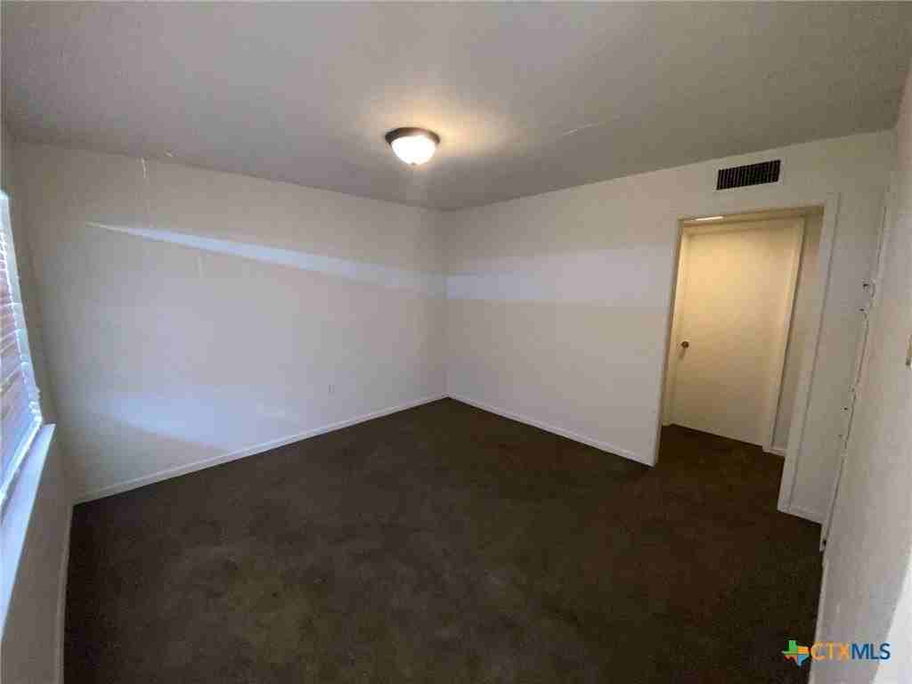 307 Sunset Ln Apt 6 #6 - Photo 4 of 6