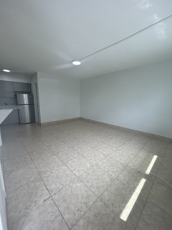 7511 Venetian St #6 - Photo 2 of 6