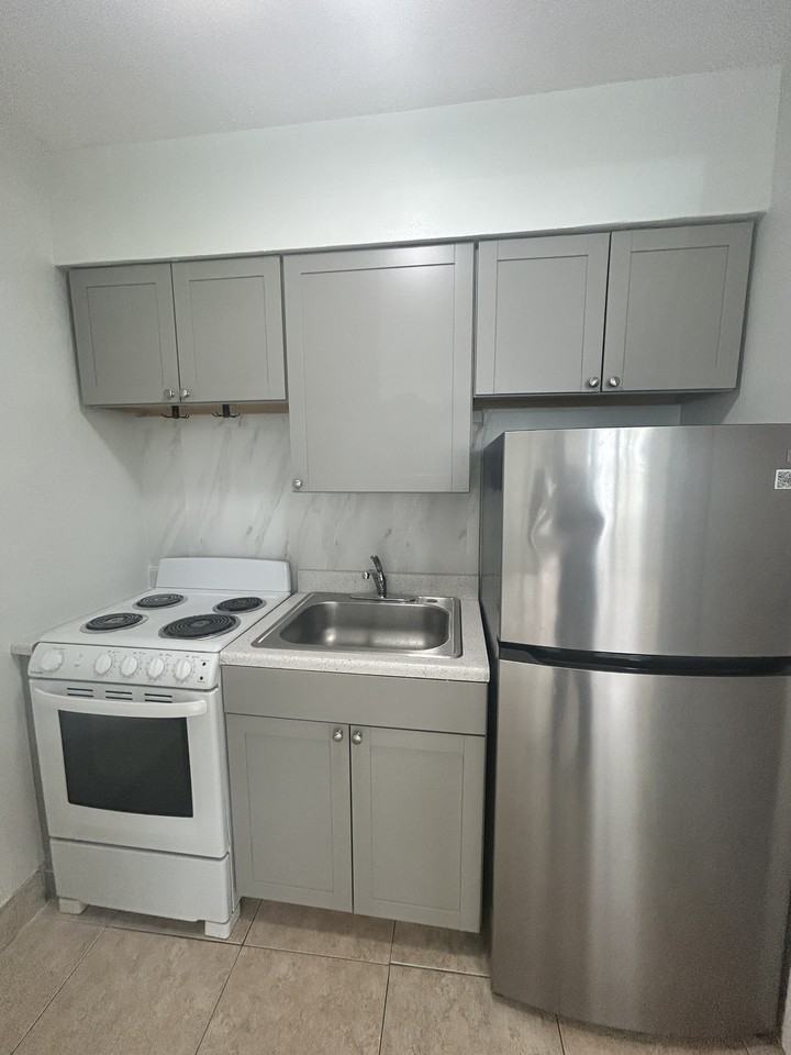 7511 Venetian St #6 - Photo 4 of 6