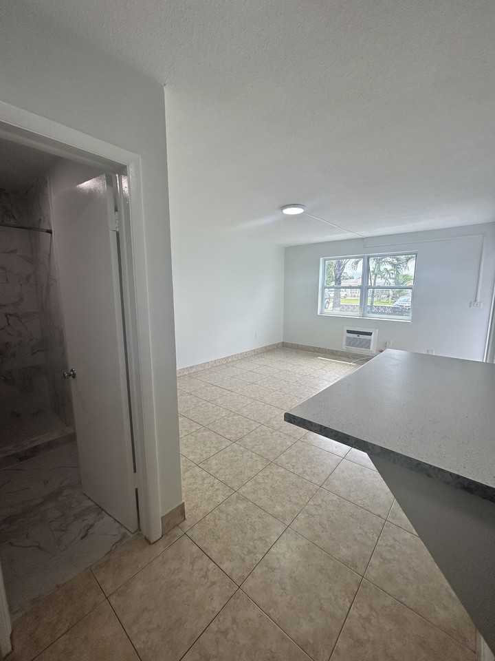 7511 Venetian St #6 - Photo 5 of 6