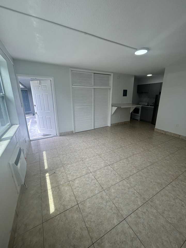 7511 Venetian St #6 - Photo 6 of 6