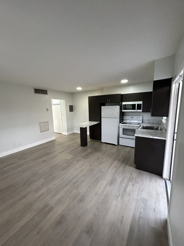 2545 Taft St #205 - Photo 2 of 9