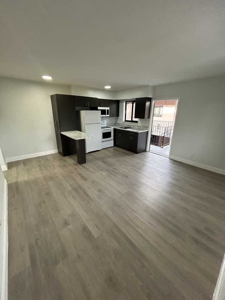 2545 Taft St #205 - Photo 3 of 9